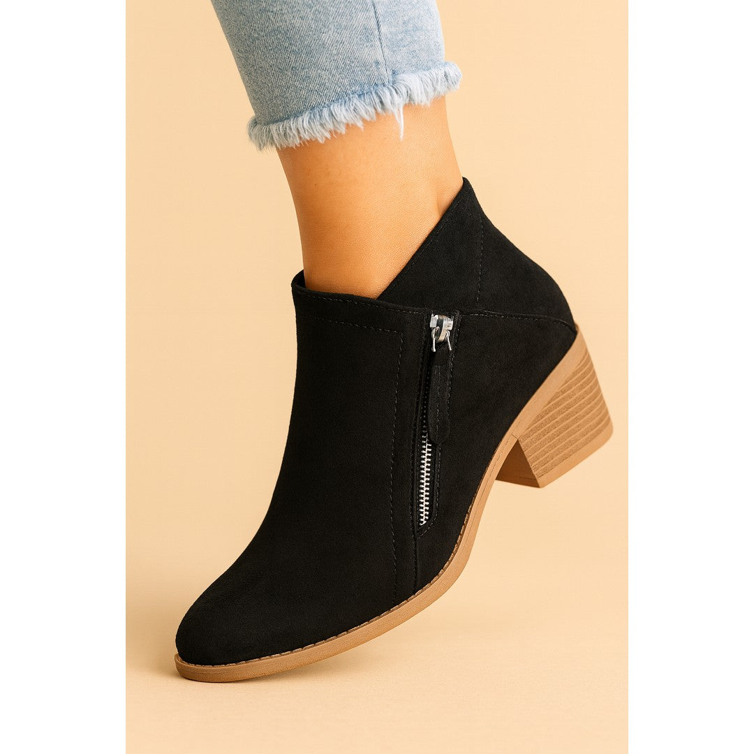 Woman wearing the Anais women's casual zip-up boots, 9 view
