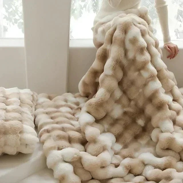 Long-pile faux fur fluffy throw blanket - product photo 4