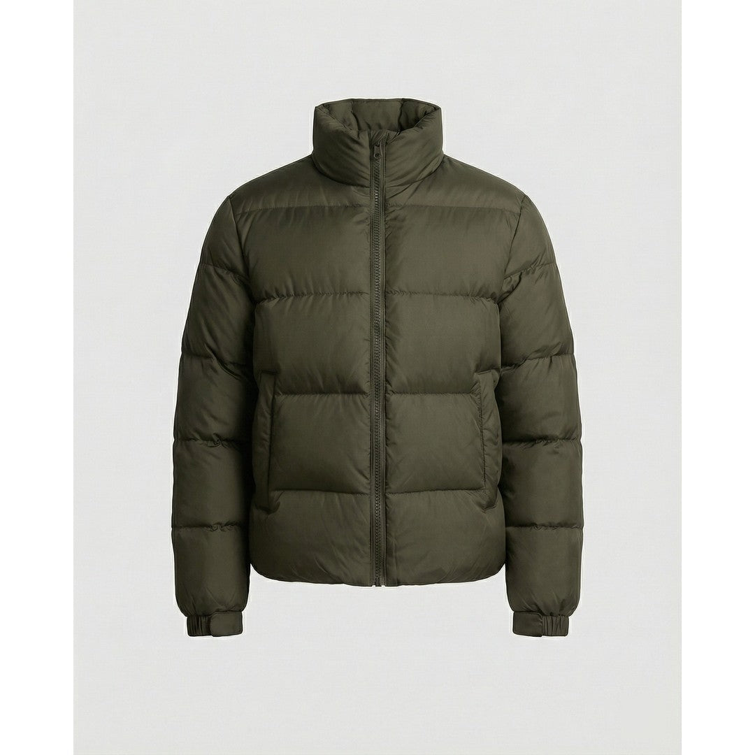 Man wearing the August men's hooded jacket, detail view