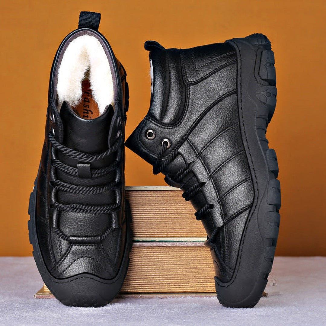 Man wearing the Beckett men's waterproof boots, back view