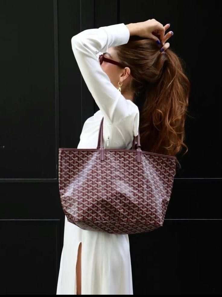 Structured shoulder tote bag with a matching detachable pouch - product photo 14