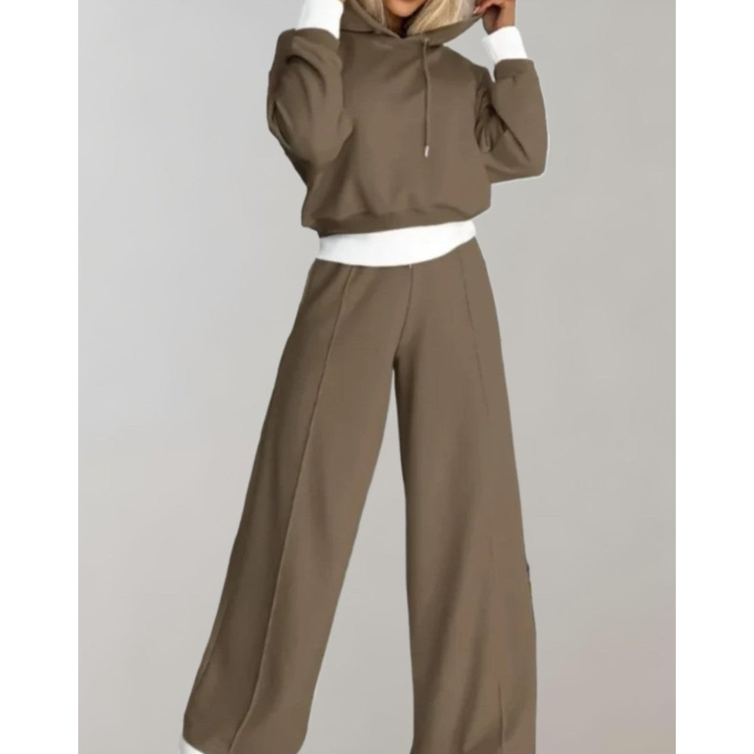 Woman wearing the Cerys women's wide-leg cotton set, model view