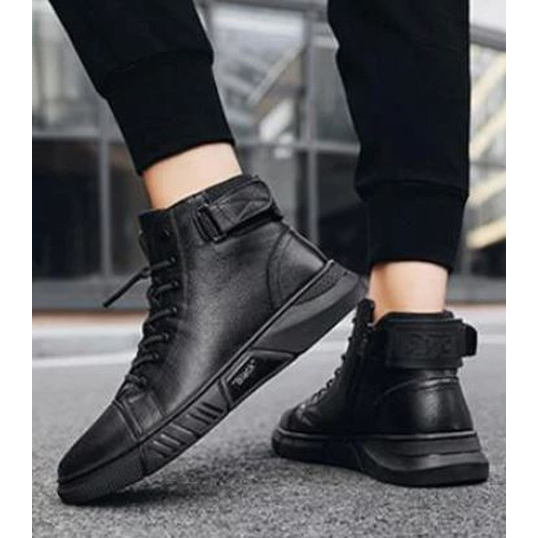 Man wearing the Cormac men's high-waist leather shoes, back view