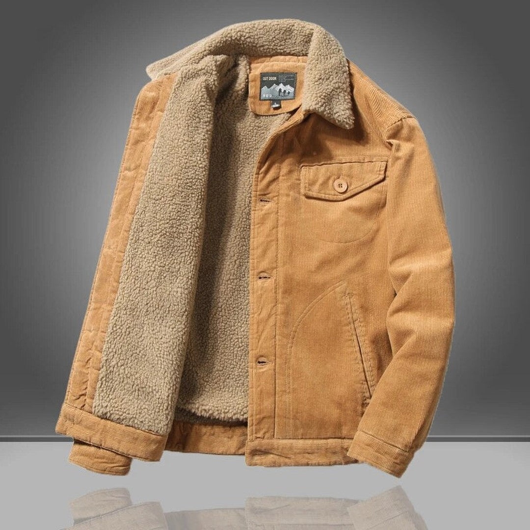Man wearing the Dante men's jacket, detail view