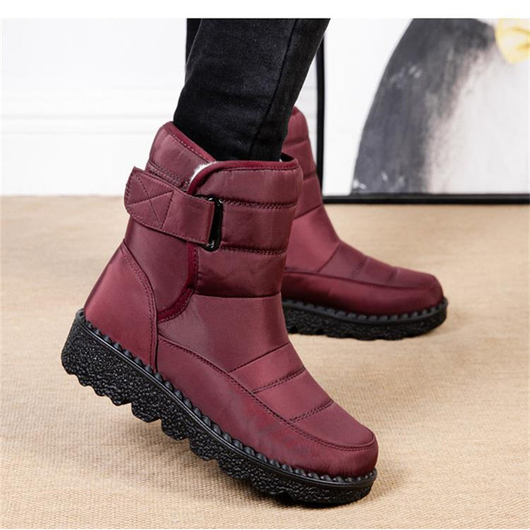 Man wearing the Desmond men's waterproof boots, back view