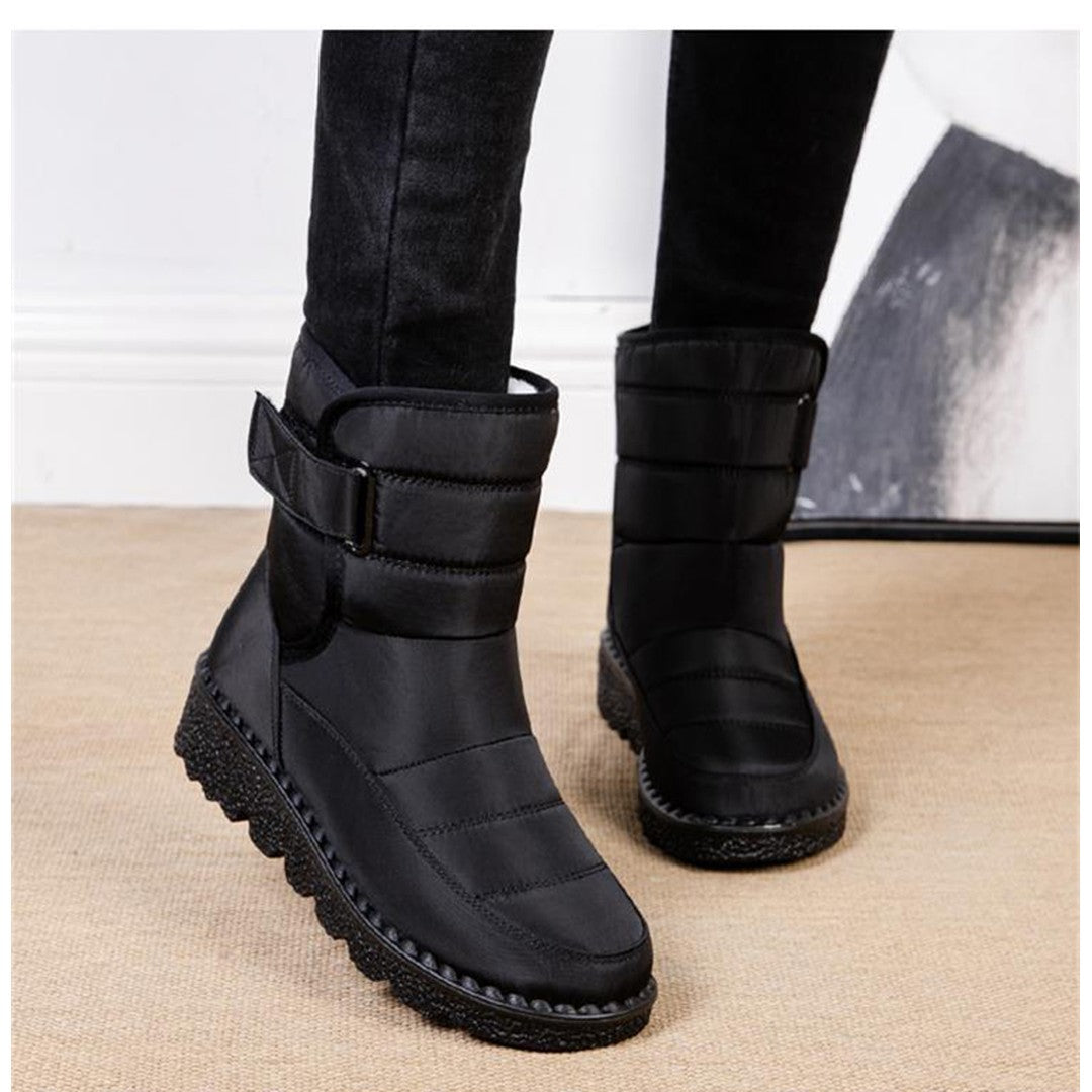 Man wearing the Desmond men's waterproof boots, front view