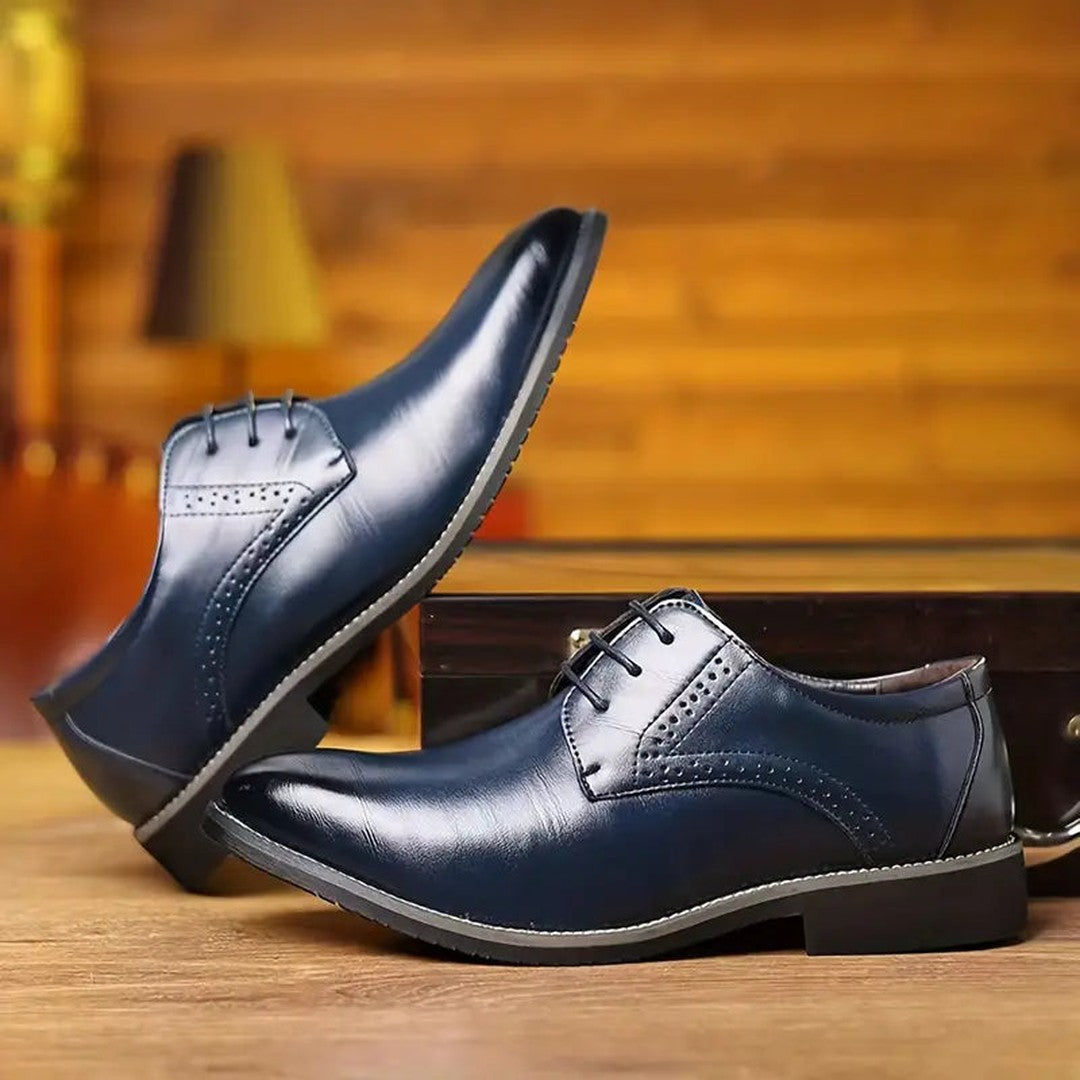 Man wearing the Dexter men's leather shoes, back view