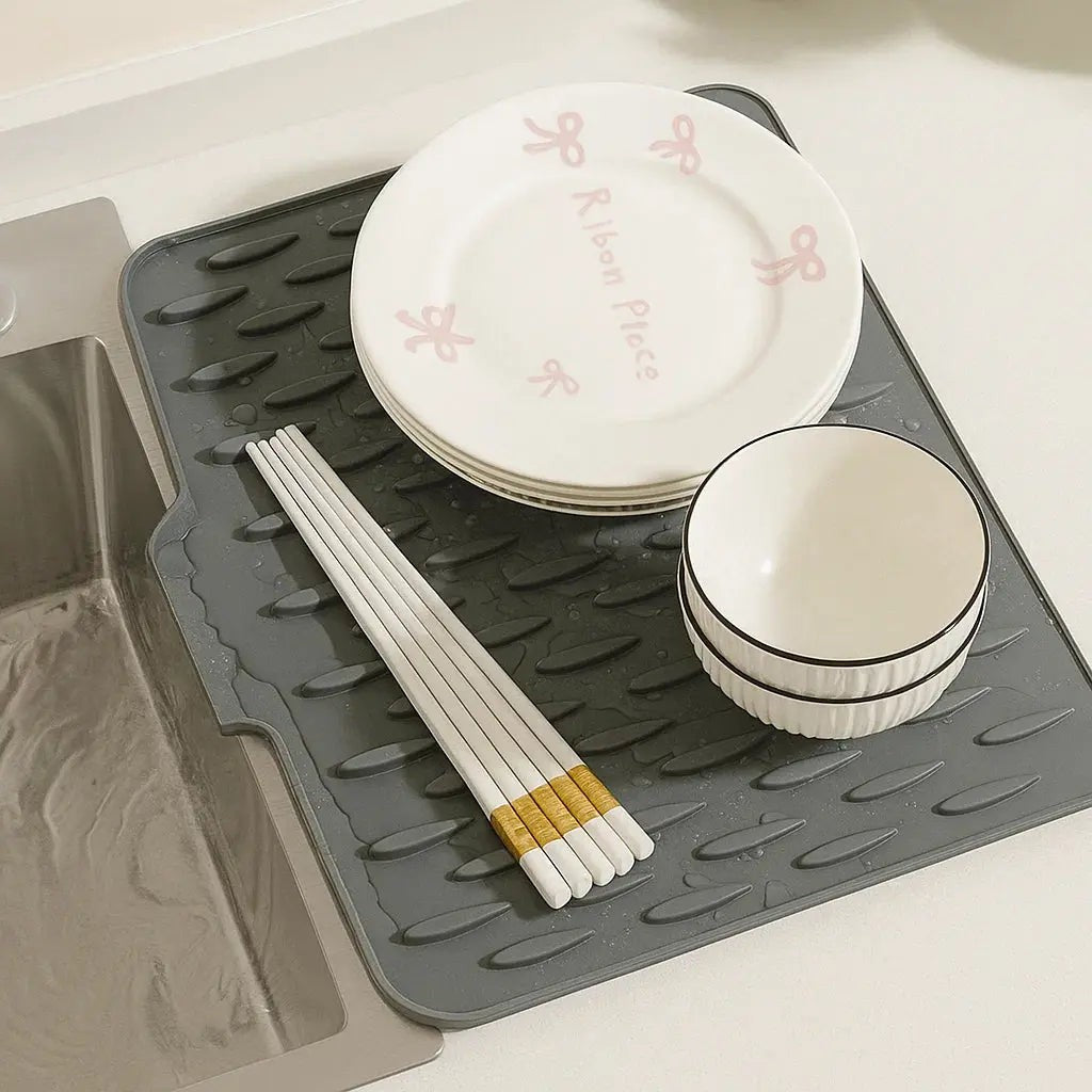 Sloped silicone drying and trivet mat - product photo 1