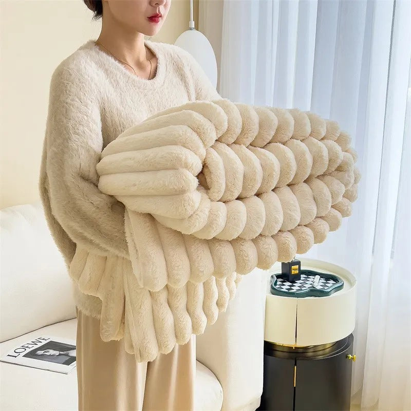 Long pile faux fur throw blanket - product photo 1