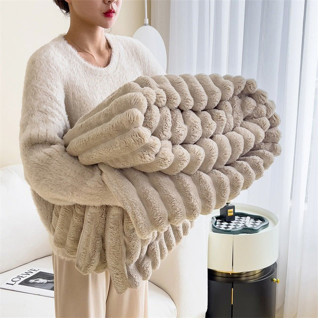Long pile faux fur throw blanket - product photo 4