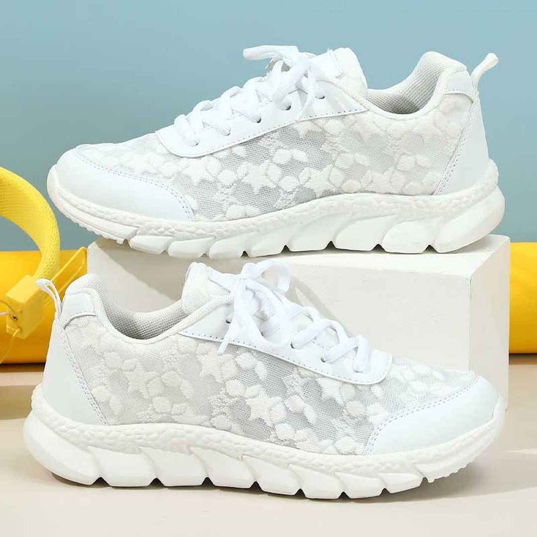 Woman wearing the Elodie women's sneakers, 8 view