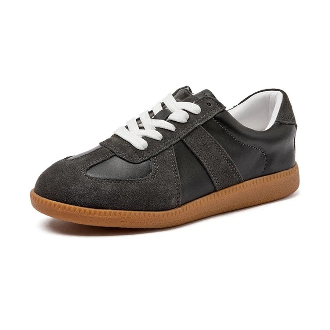 Woman wearing the Ember women's leather shoes, detail view