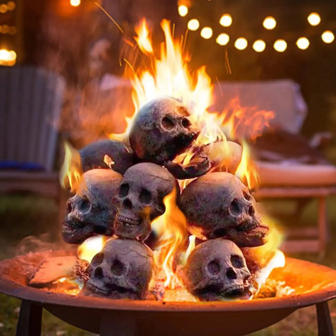 Cast resin skull ornament - product photo 1