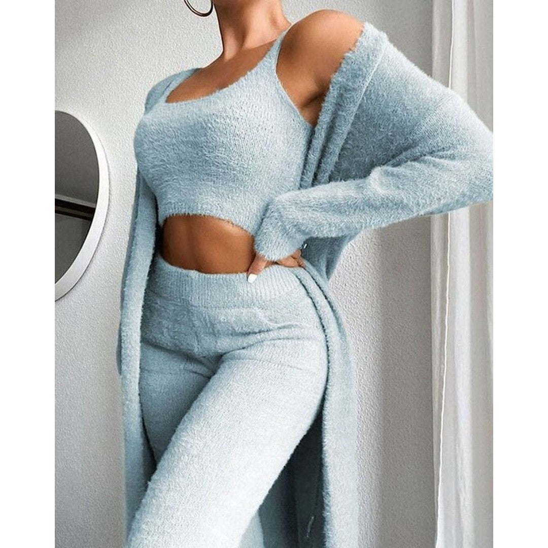 Woman wearing the Emmeline women's set, model view