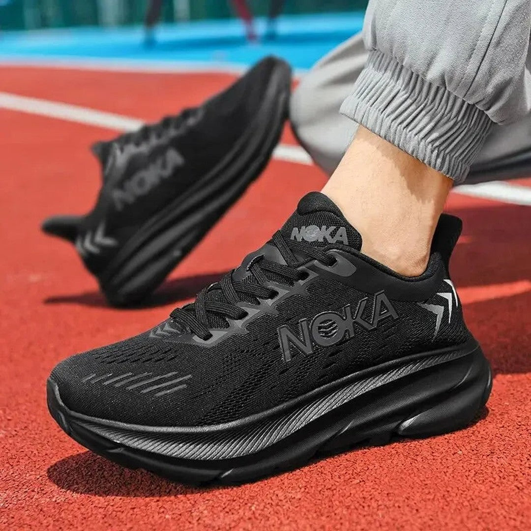 Woman wearing the Fernanda women's maxi running sneakers, detail view