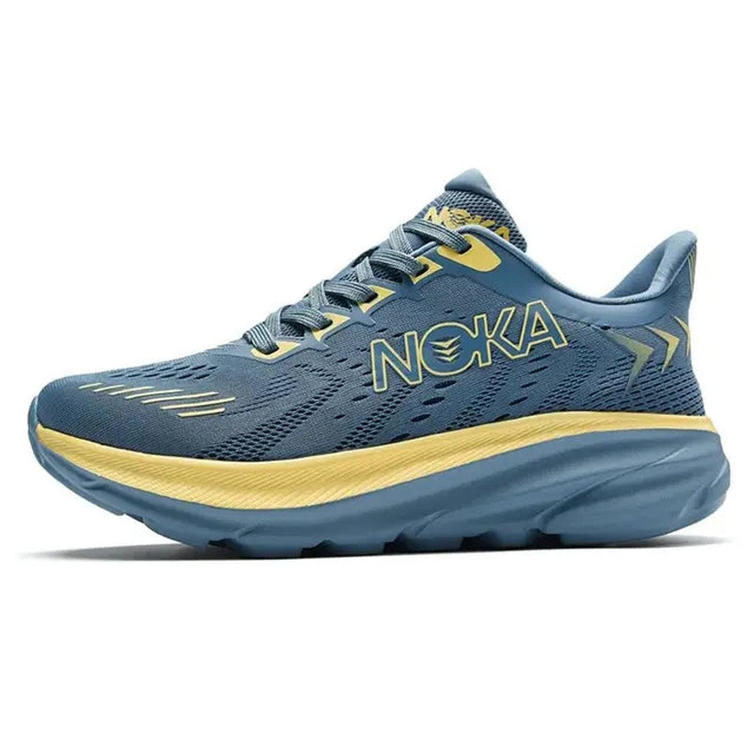 Woman wearing the Fernanda women's maxi running sneakers, front view