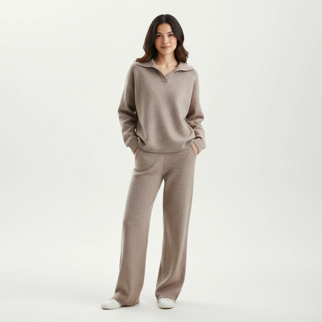 Woman wearing the Gloria women's set, detail view