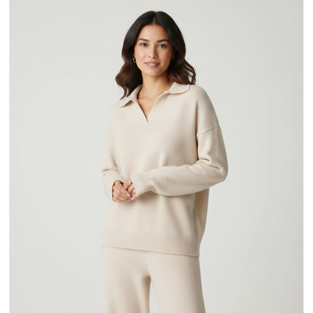 Woman wearing the Gloria women's set, front view