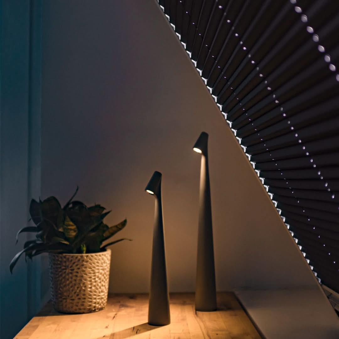 Cordless metal LED table lamp with touch dimming - product photo 3