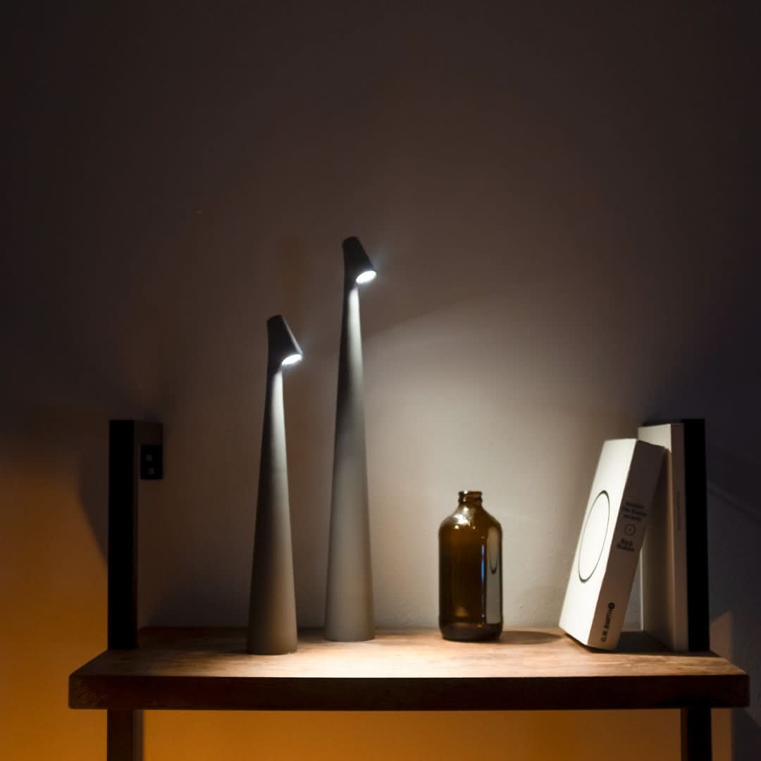 Cordless metal LED table lamp with touch dimming - product photo 4
