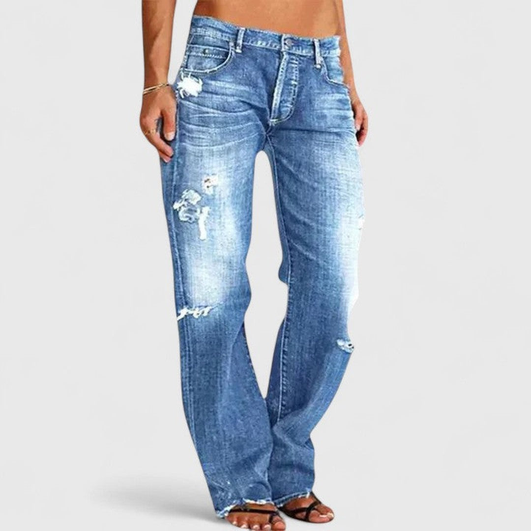 Woman wearing the Imelda women's wide-leg jeans, front view