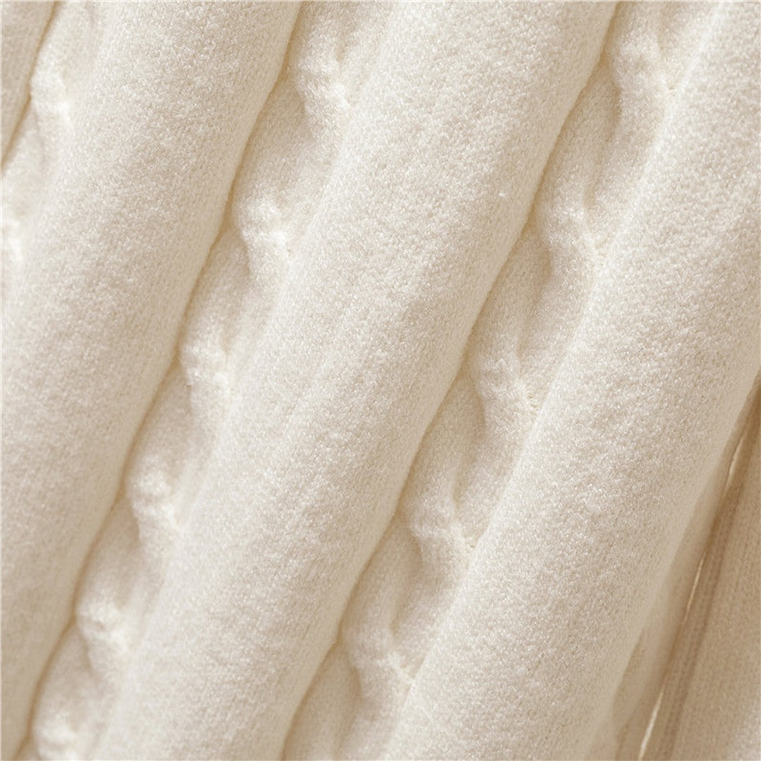 Woman wearing the Ivy women's elegant set, detail view