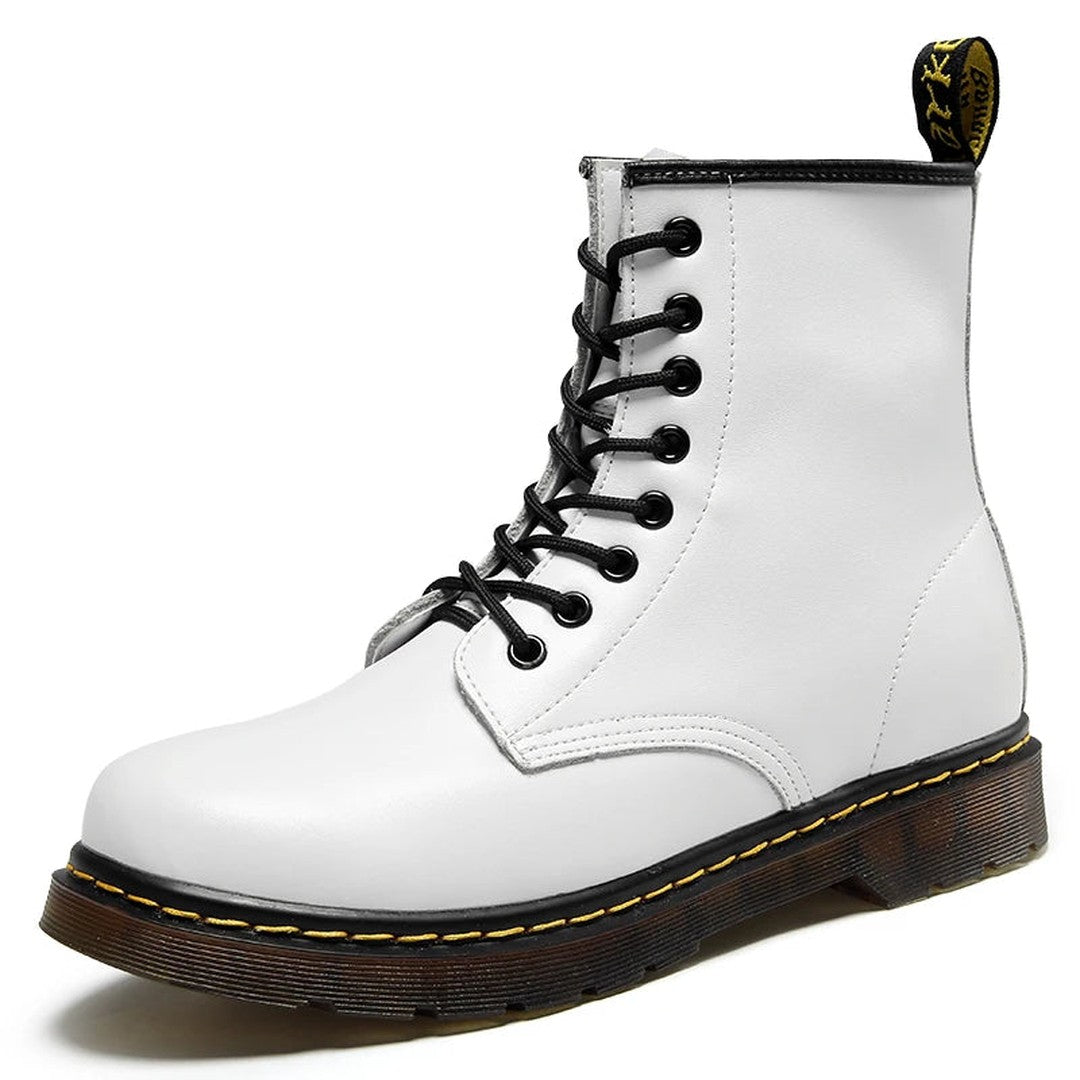Man wearing the Jericho men's boots, detail view