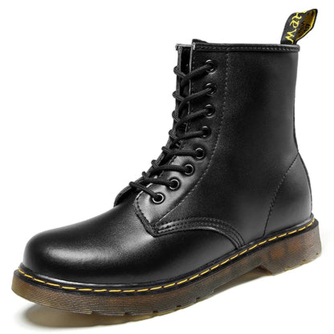 Man wearing the Jericho men's boots, front view