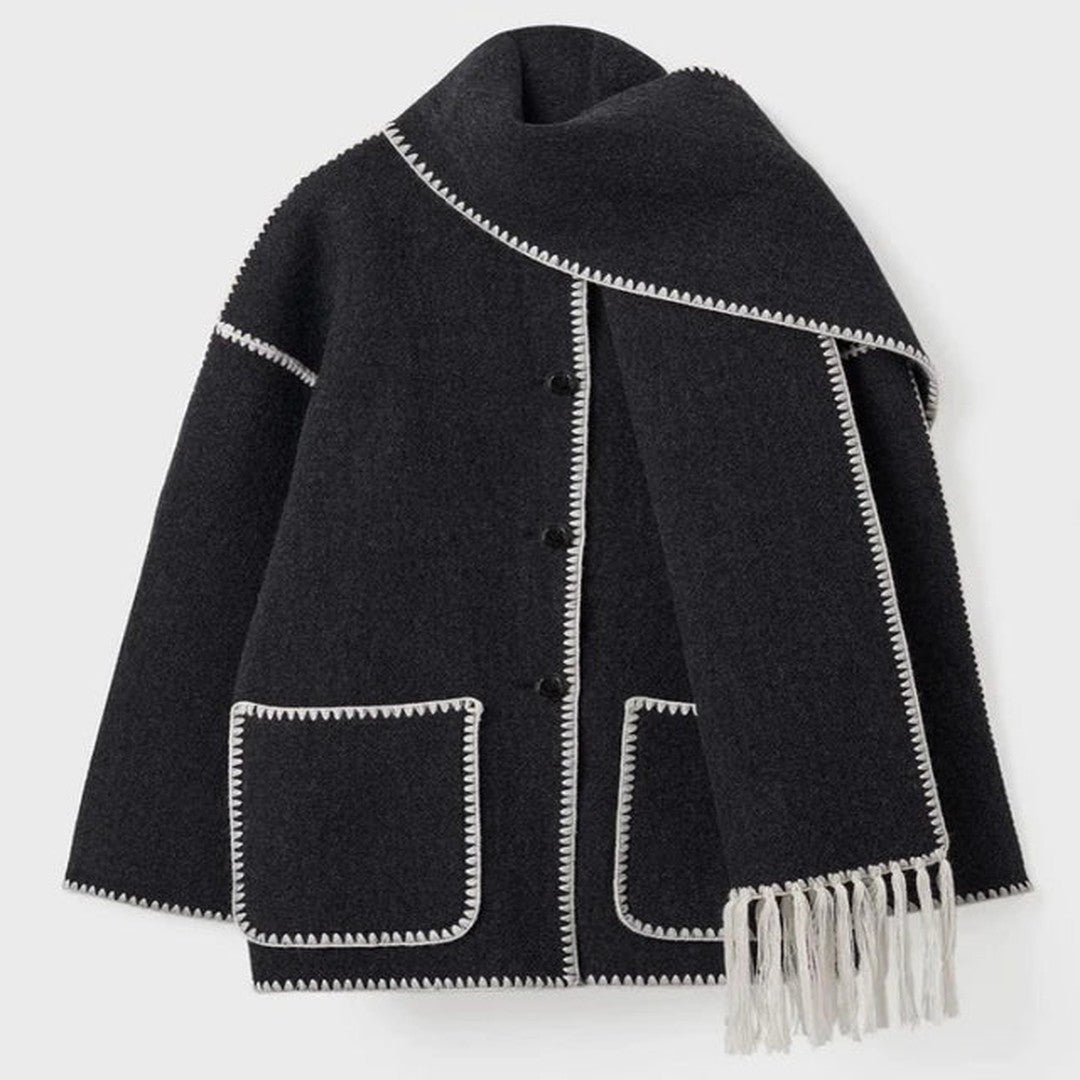 Woman wearing the Jolie women's fleece jacket, front view