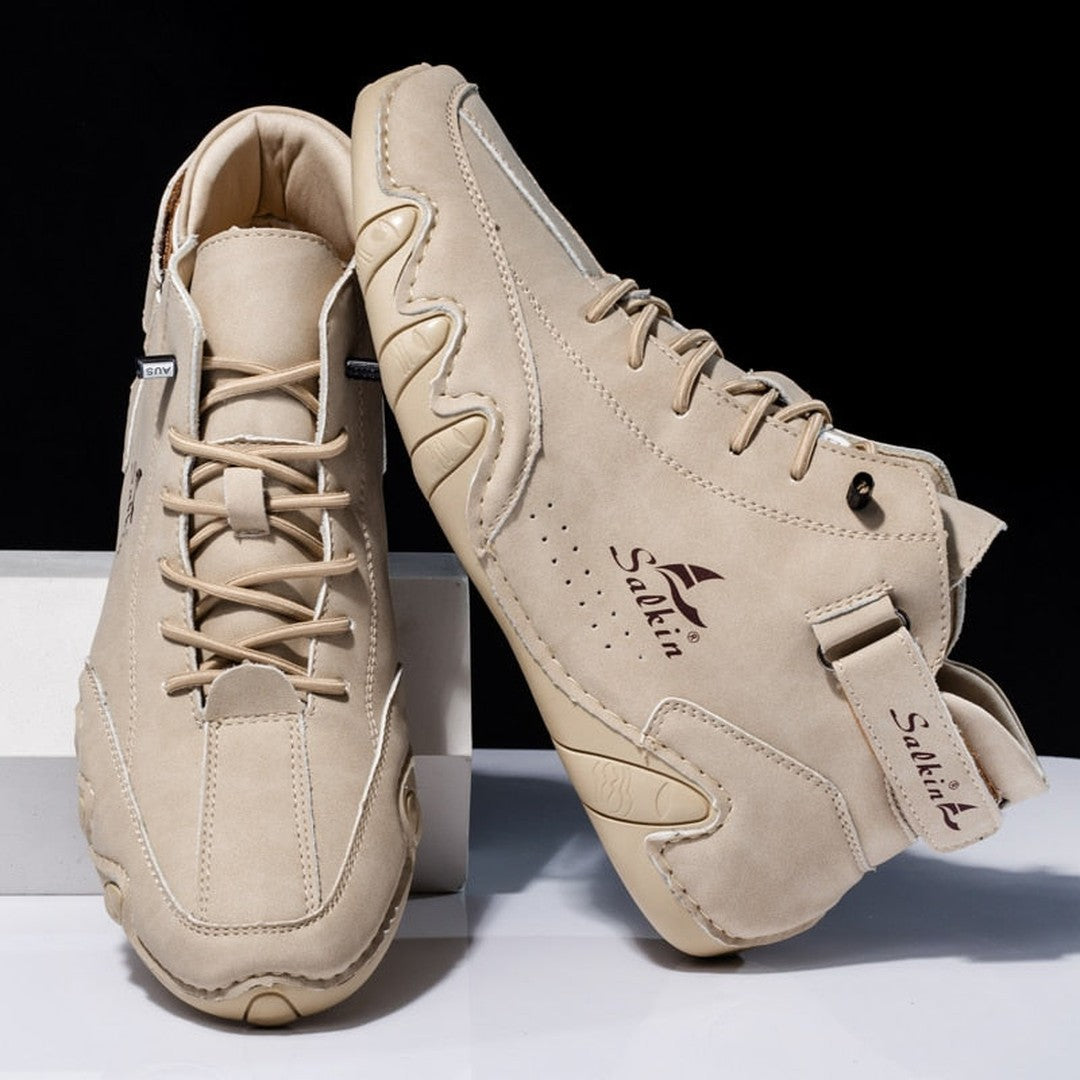 Man wearing the Kaden men's leather shoes, front view