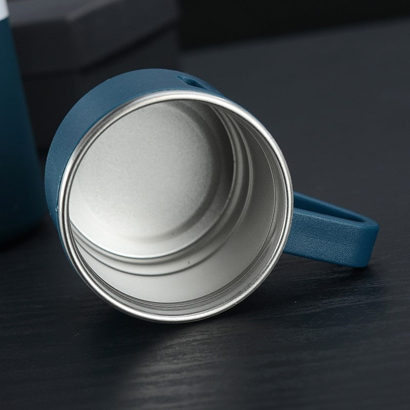 Stainless steel vacuum flask with cups - product photo 15