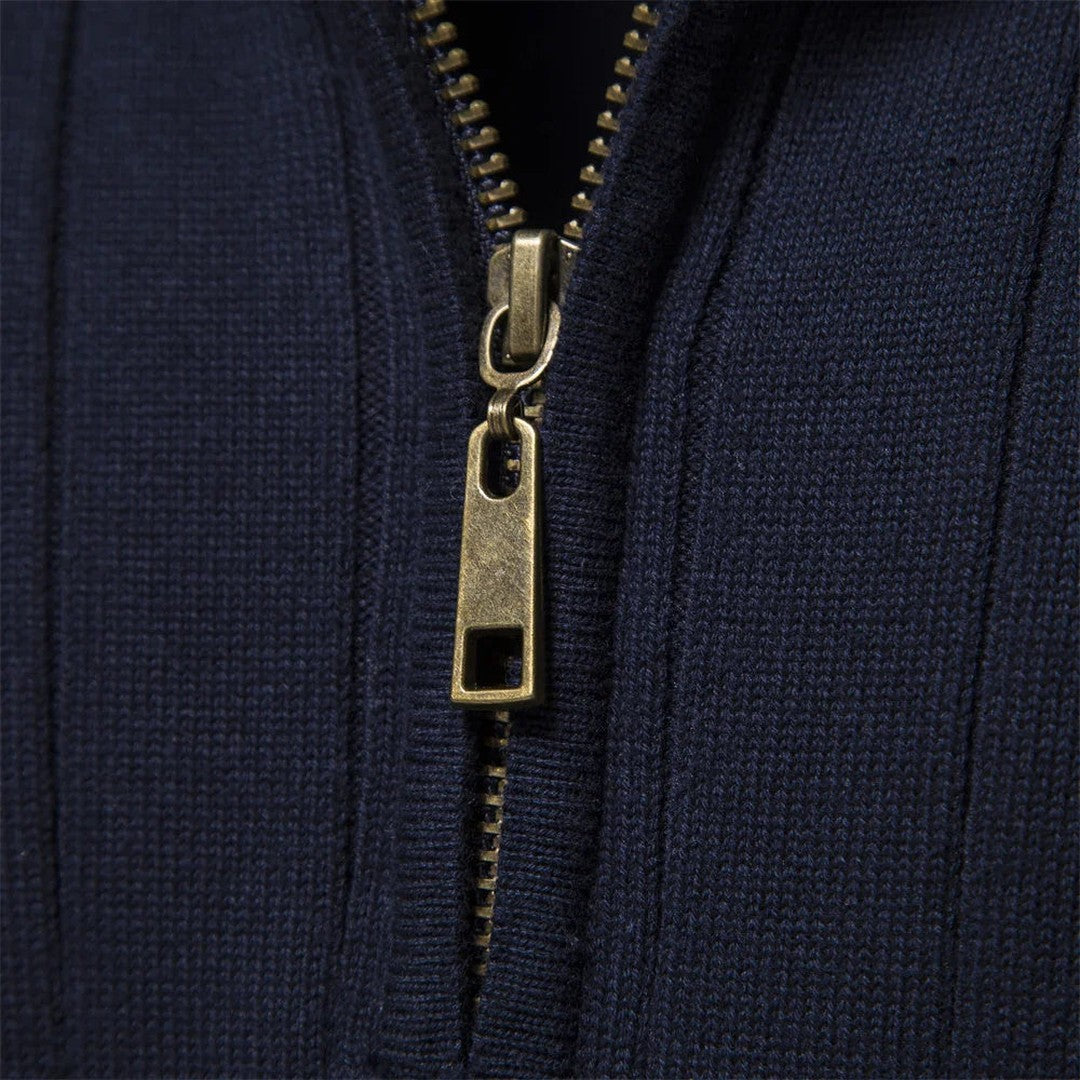 Man wearing the Killian men's cotton zip-up sweater, detail view