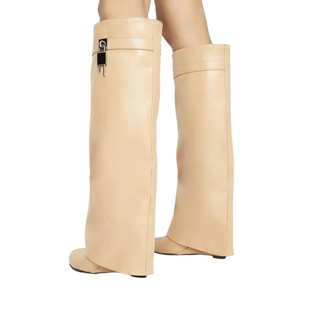 Man wearing the Kingston men's leather boots, 7 view