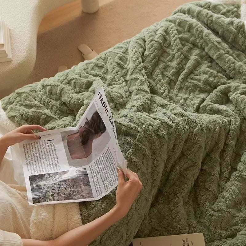 Thick lambswool and fleece winter blanket - product photo 2