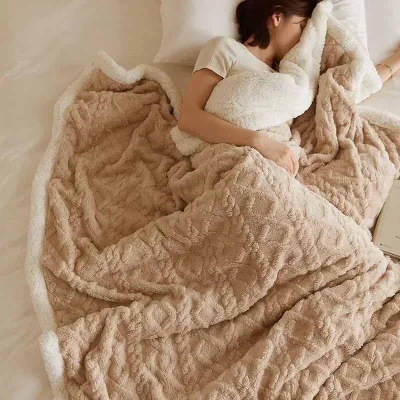 Thick lambswool and fleece winter blanket - product photo 4