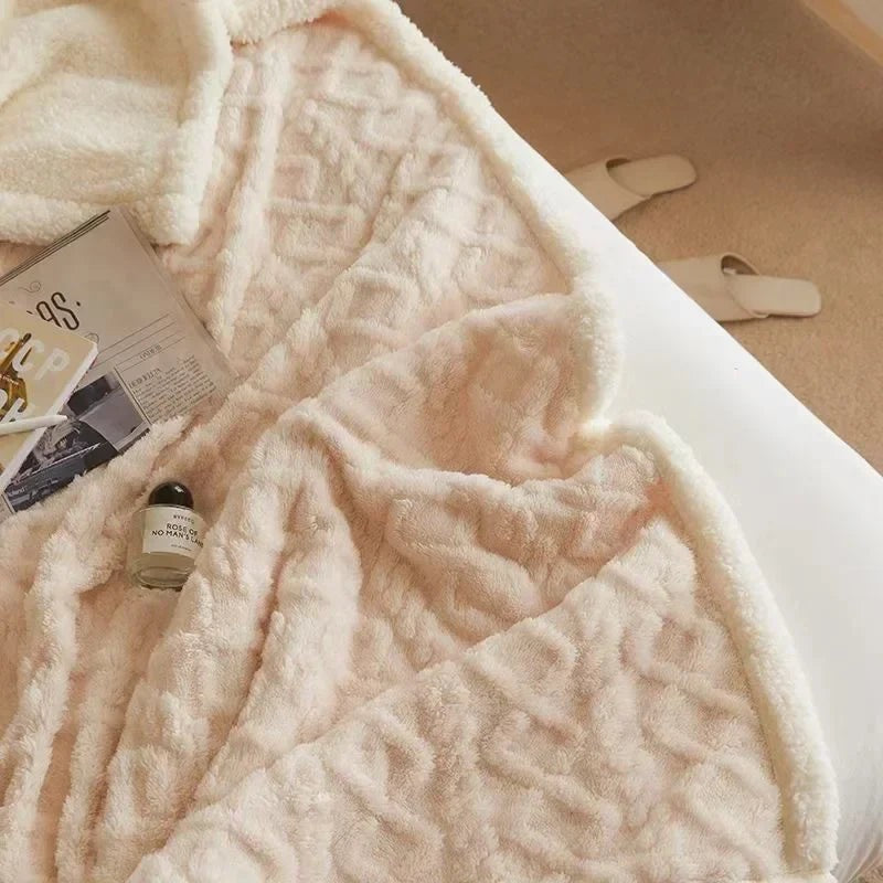 Thick lambswool and fleece winter blanket - product photo 6