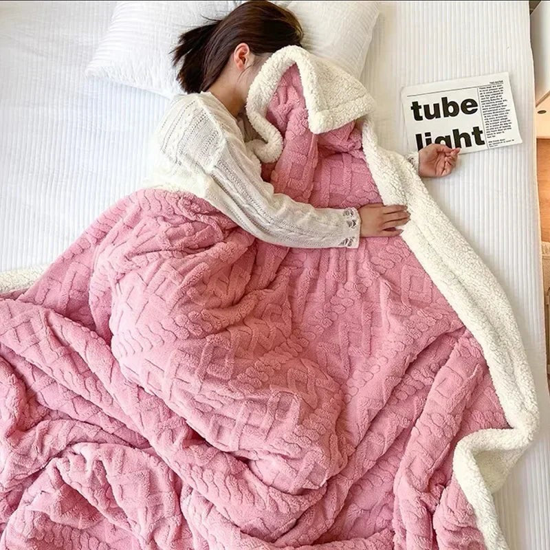 Thick lambswool and fleece winter blanket - product photo 8