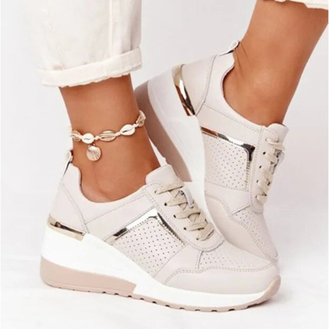 Woman wearing the Livana women's shoes, 7 view