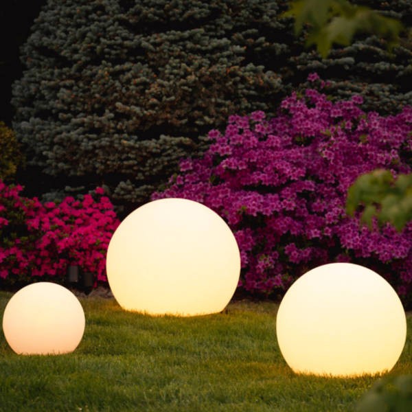 Rechargeable LED garden globe light - product photo 9