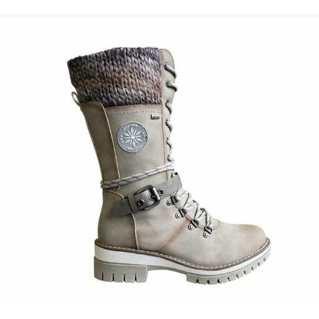 Woman wearing the Maya women's boots, 11 view