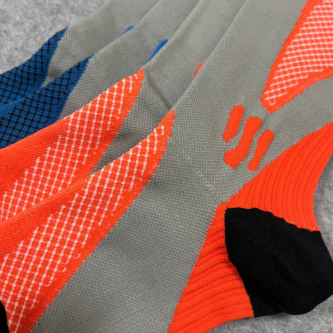 Women's graduated compression sports socks - product photo 5