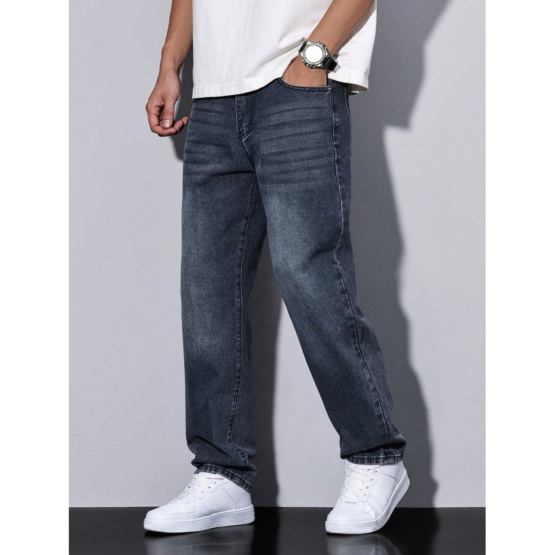Man wearing the Miles men's casual denim jeans, detail view
