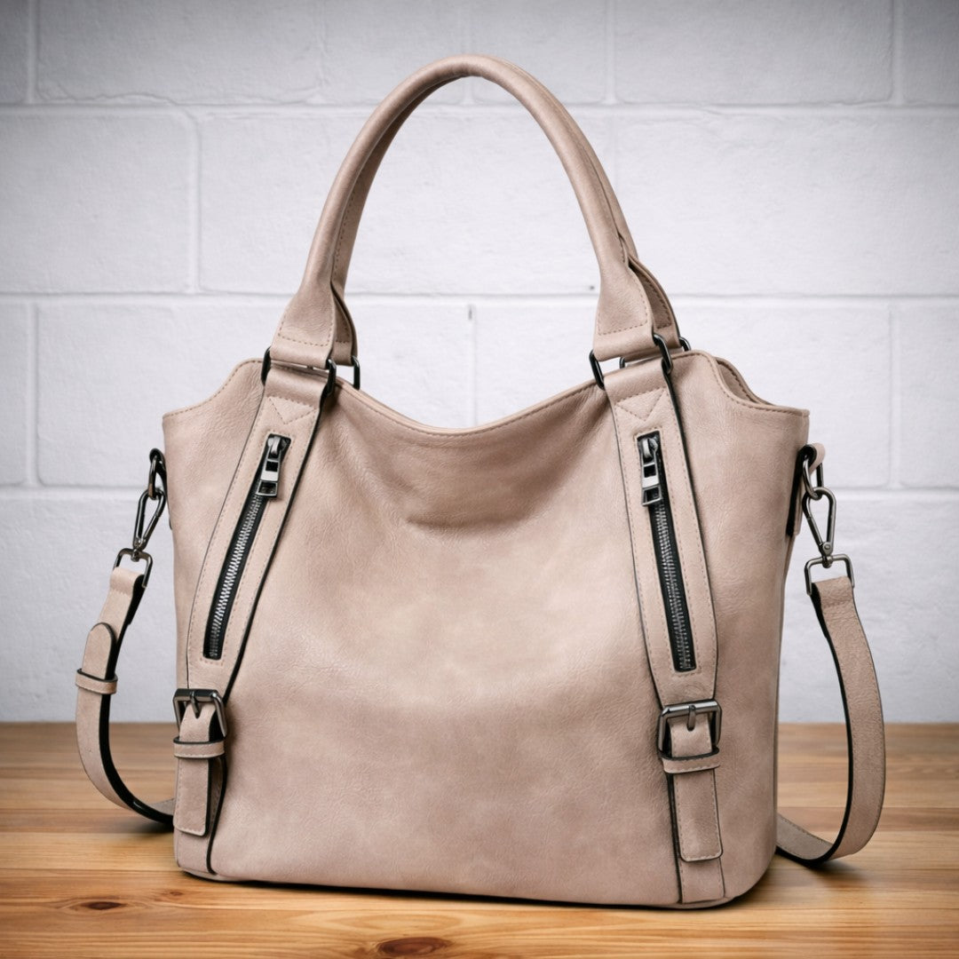 Woman wearing the Paulina women's elegant bag, 7 view