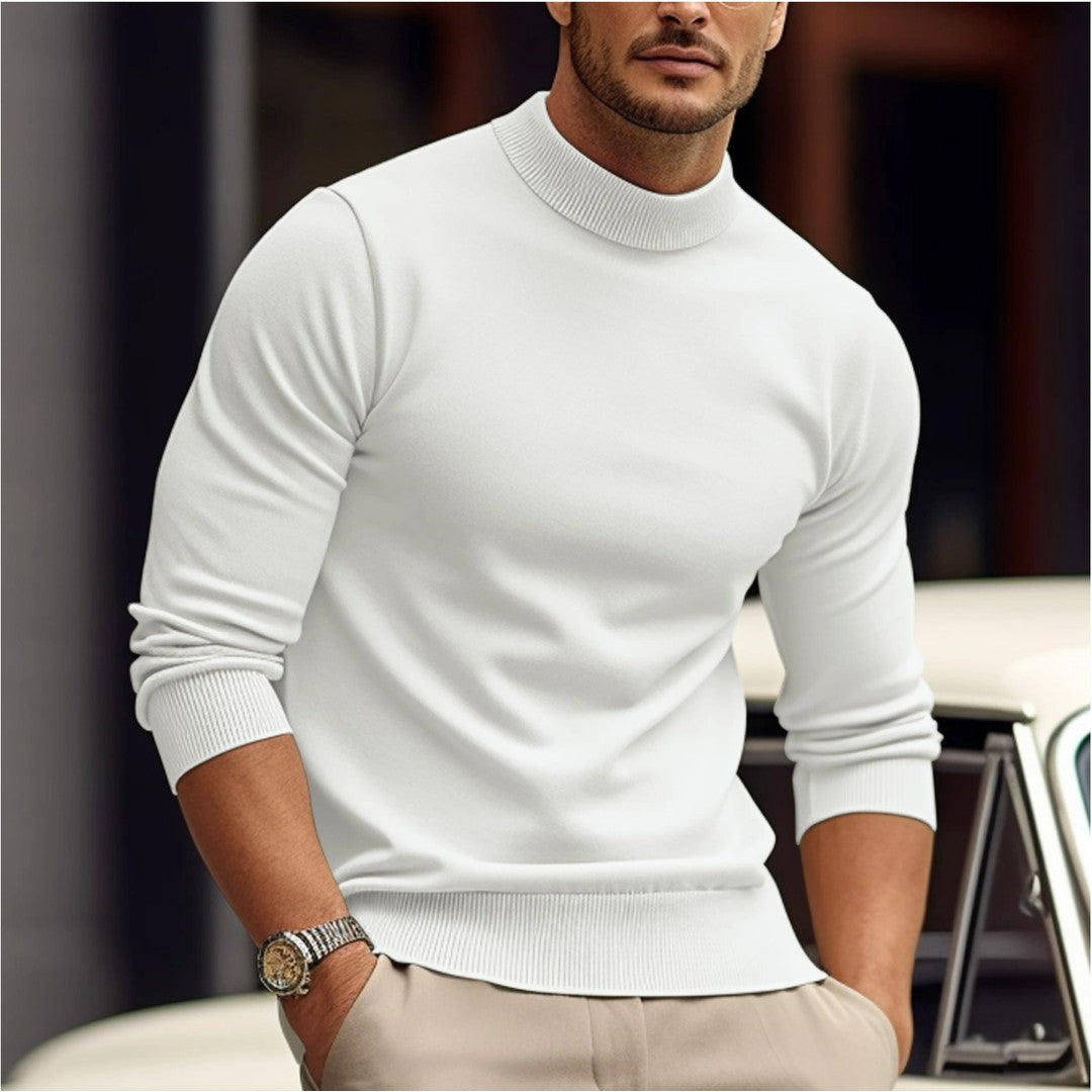 Man wearing the Pierce men's classic cotton sweater, detail view