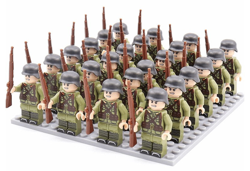 Historical soldier figure set with accessories - product photo 2