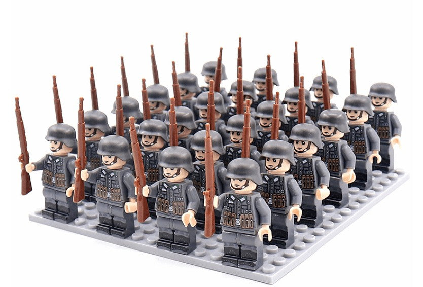 Historical soldier figure set with accessories - product photo 6