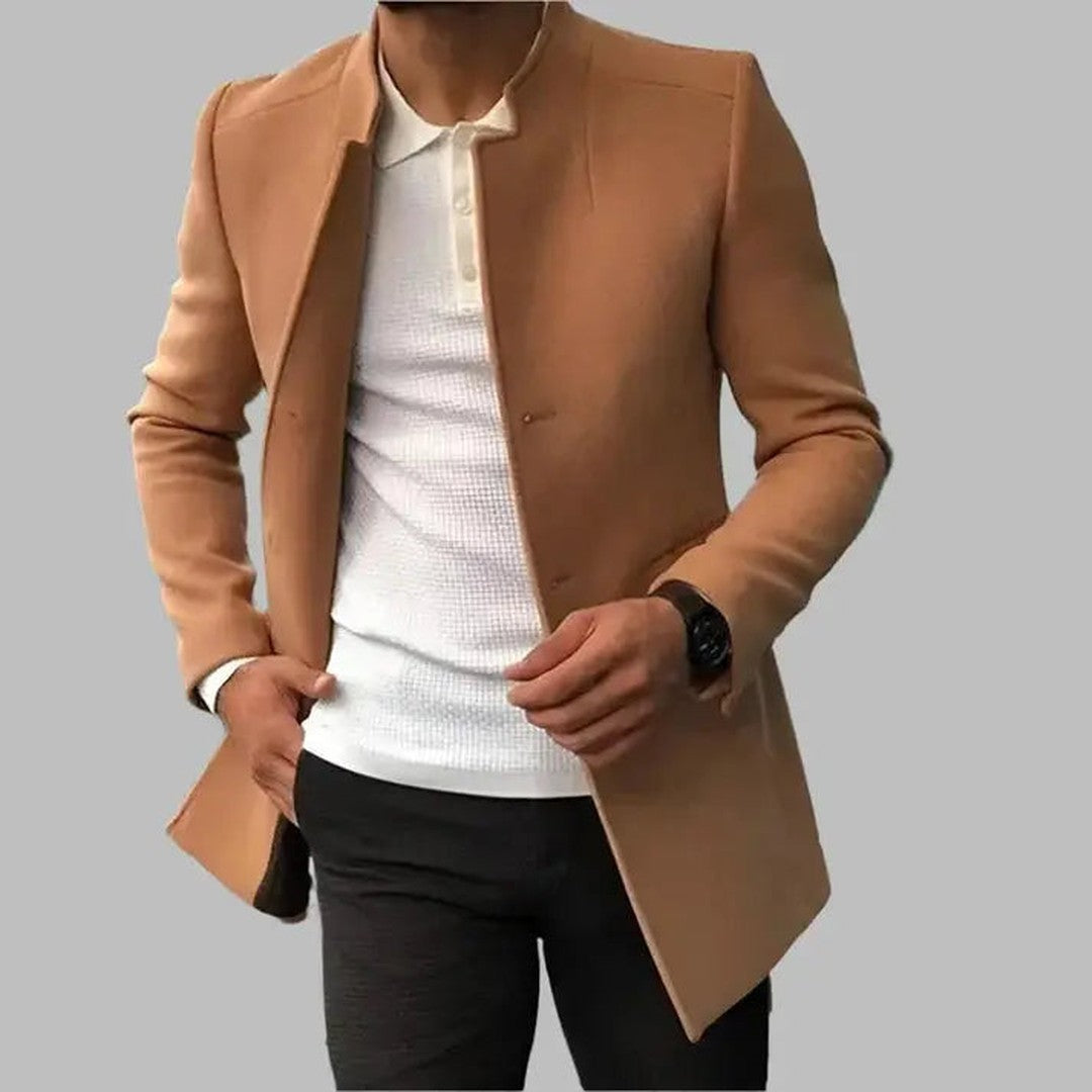 Man wearing the Remy men's elegant coat, detail view