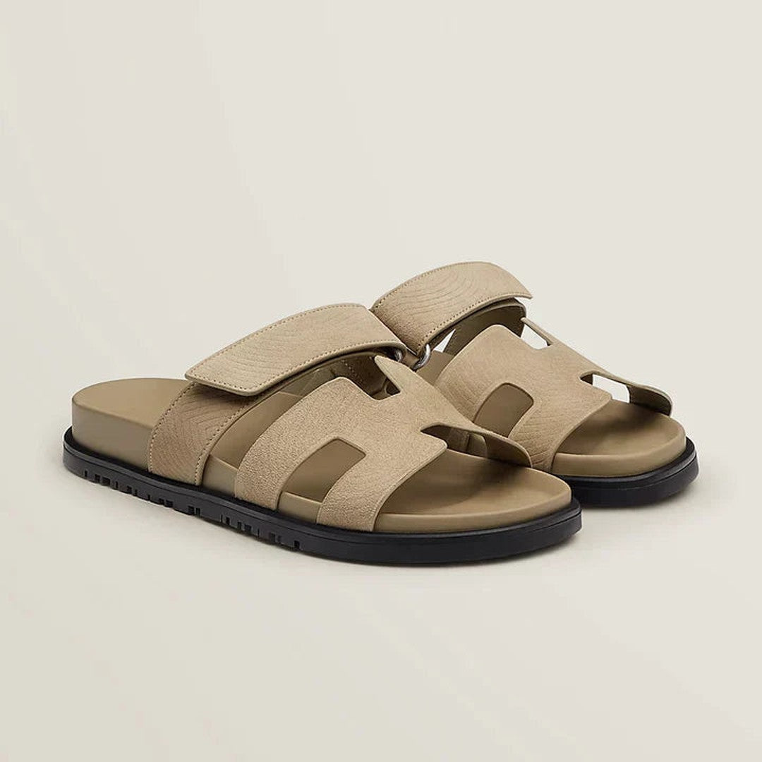Man wearing the Ridley men's sandals, detail view