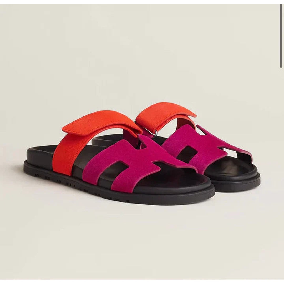 Man wearing the Ridley men's sandals, model view