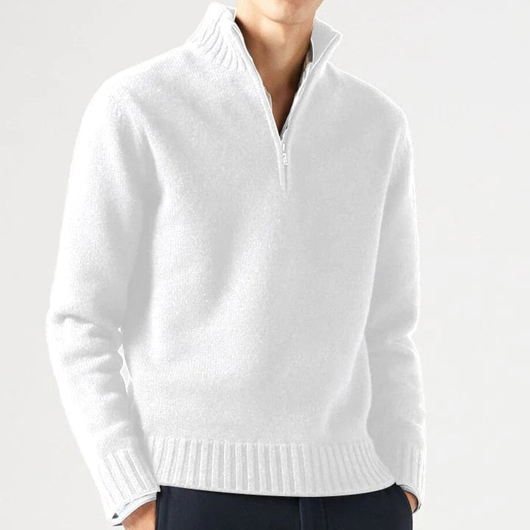 Man wearing the Ronan men's turtleneck cashmere sweater, detail view